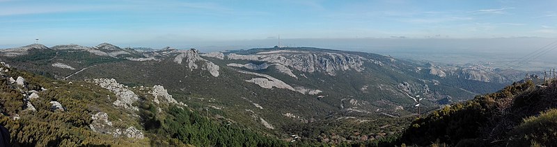File:Panoramica sul Montiferru dalla parte più alta Monte Urtigu 1050m - panoramio.jpg