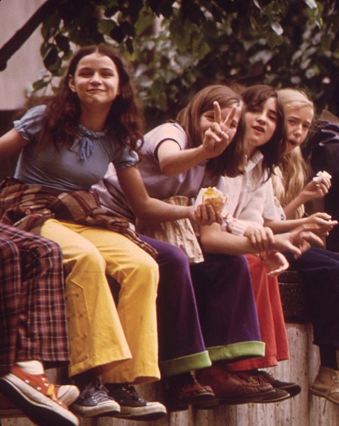 File:Peace sign detail on May 1973, from- FOUNTAIN SQUARE IN DOWNTOWN CINCINNATI IS A PUBLIC SQUARE THAT WORKS FOR THE CITY AND ITS PEOPLE IN A MYRIAD OF WAYS... - NARA - 553151 (cropped).jpg