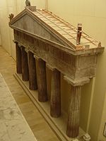 Pediment in stebri templja