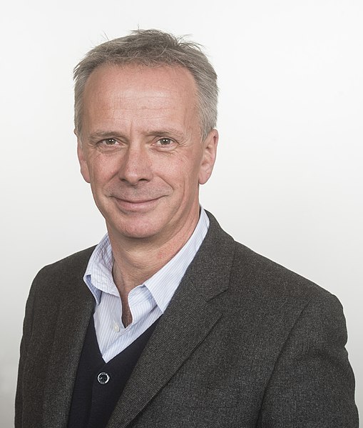 File:Peter Fincham, 2014.jpg