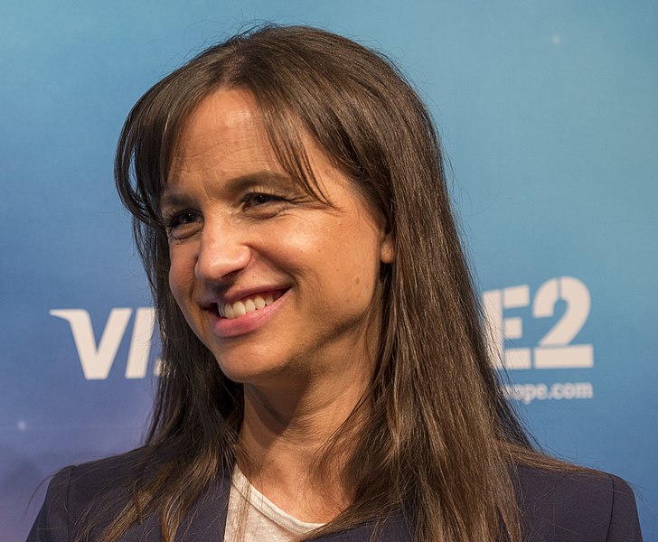 File:Petra Mede, ESC2016 01 (crop).jpg