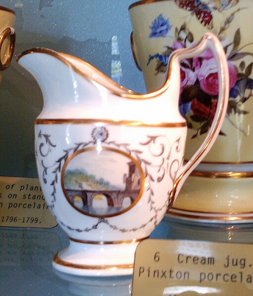 File:Pinxton Cream Jug about 1800.jpg