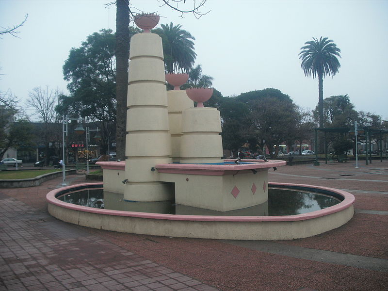 File:Plaza de Carmelo, Uruguay.JPG