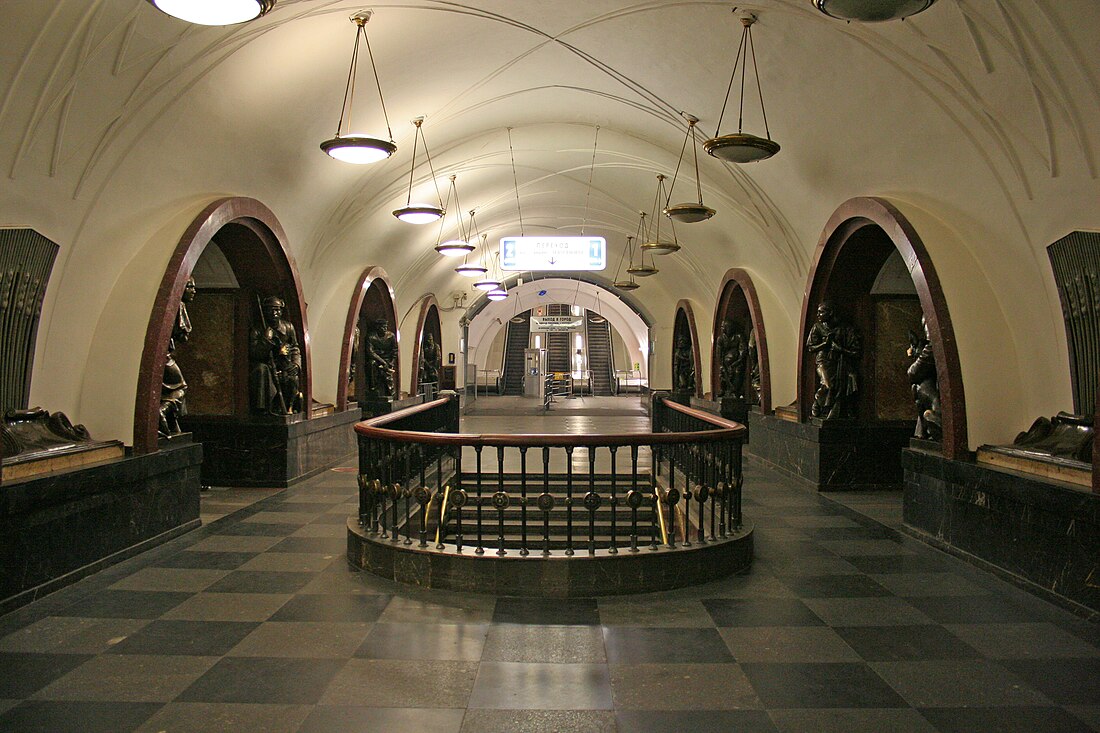 Ploshchad Revolyutsii (Moscow Metro)