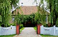 Porsgrunn bymuseum har adresse Tollbugata 1. Bygningen er den gamle Nedre Frednes prestegård. Den ble bygget på 1780-tallet, og fredet i 1997. Foto: Mahlum (2007)