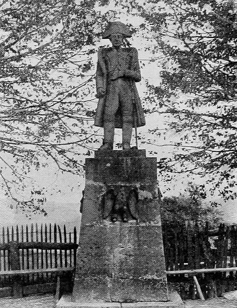 File:Poule - Statue de Napoléon 1er.jpg