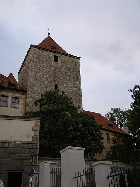 File:Praha Czarna Wieza.jpg