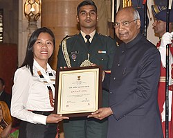 Ram Nath Kovind presenting the Nari Shakti Puruskar for the year 2018 to Ms. Hekani Jakhalu H2019030865836.jpg