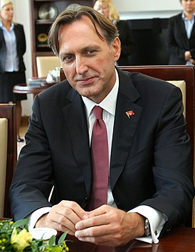Ranko Krivokapić Senado de Polonia.jpg