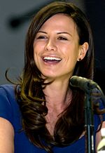 A(z) Rhona Mitra lap bélyegképe