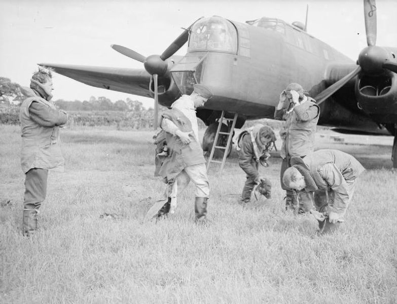 File:Royal Air Force 1939-1945- Bomber Command CH242.jpg