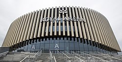 Royal Arena: Baggrund, Finansiering og drift, Indvielse