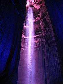 Ruby Falls, cascata sotterranea all'interno di una grotta, Tennessee.