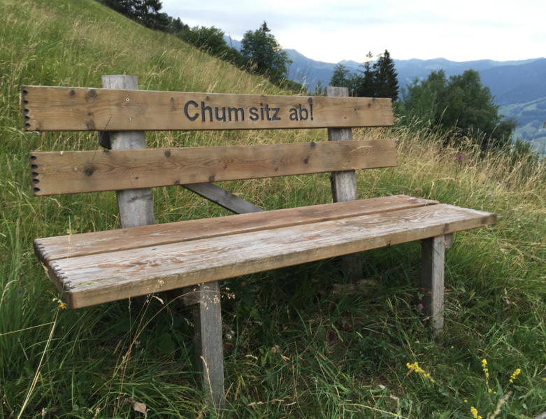 File:Sachseln Sitzbank «Chum sitz ab».png