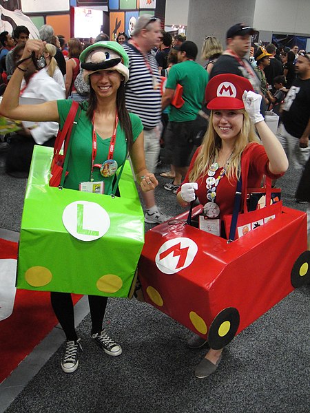 File:San Diego Comic-Con 2011 - Mario & Luigi Mario Kart costumes (6039791888).jpg