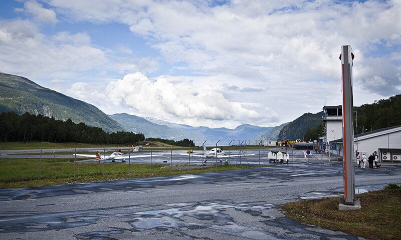 File:Sandane Airport Anda.jpg