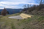 Sitzplatzskulptur für den Kalvarienberg in Schönberg am Kamp