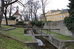 Vorstadtkirche und Santa Christiana, im Vordergrund die Wäscheschwemme