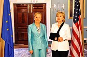 Ferrero-Waldner met de Amerikaanse minister van Buitenlandse Zaken, Hillary Clinton