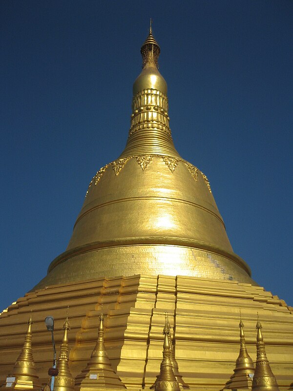 The Shwemawdaw Paya in Pegu (modern day Bago, Myanmar), the city became Tabinshwehti's new capital.