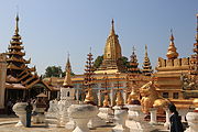 English: Shwezigon Temple in Bagan, Myanmar