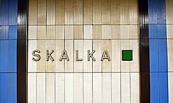 Nápis ve stanici Skalka (říjen 2015)