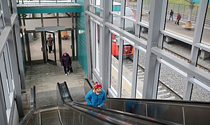 Platforma Sokolinaya Gora - escalators.jpg