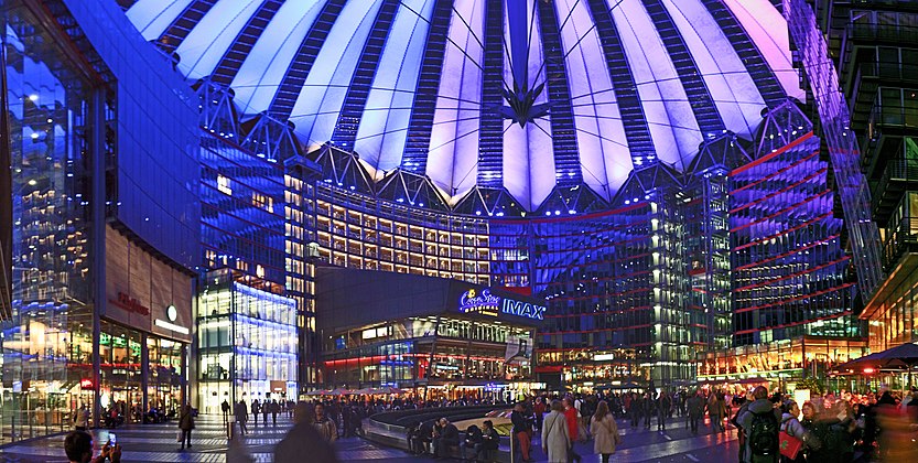 Sony center. Sony Center Берлин. Потсдамер-Платц Sony Center. Потсдамская площадь. Sony Center. Центр Sony в Германии.