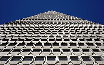 Jižní fasáda mrakodrapu Transamerica Pyramid v San Franciscu