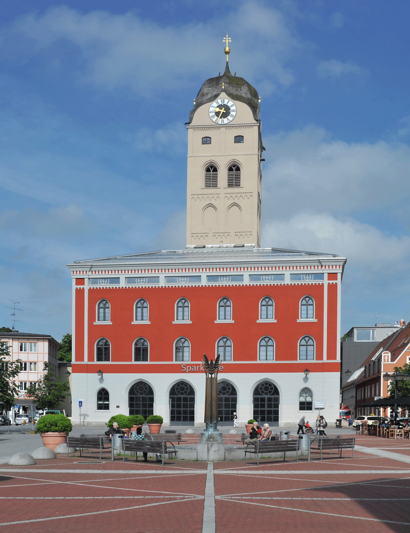 So kommt man zu Sparkasse Erding-Dorfen mit den Öffentlichen - Mehr zum Ort Hier