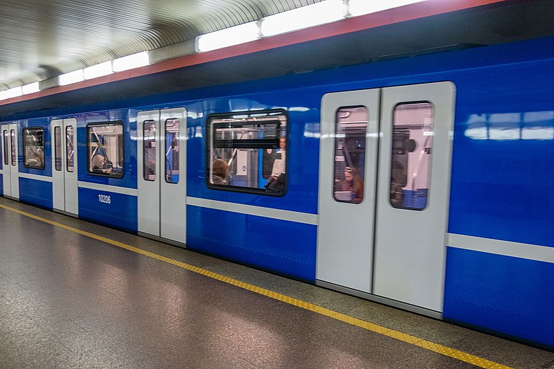 File:Stadler train in Minsk Metro (010620) 1.jpg