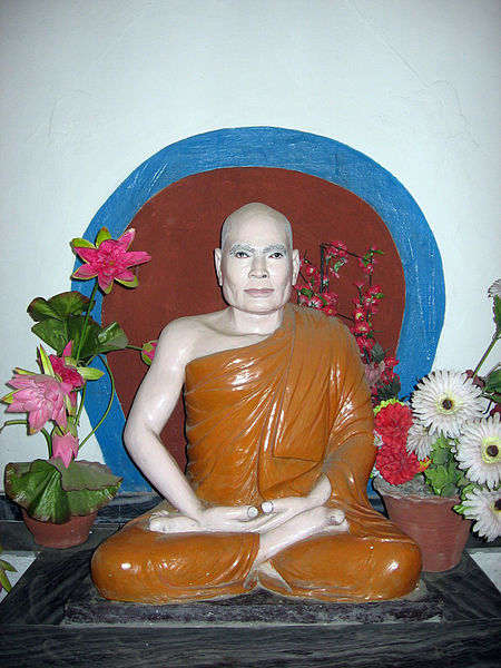 File:Statue of dhammalok.jpg