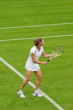 Steffi Graf (Wimbledon 2009) 10.jpg