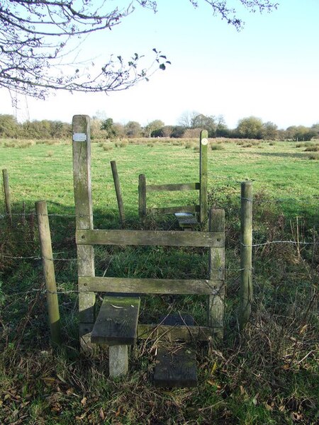 File:Stile - geograph.org.uk - 1585332.jpg