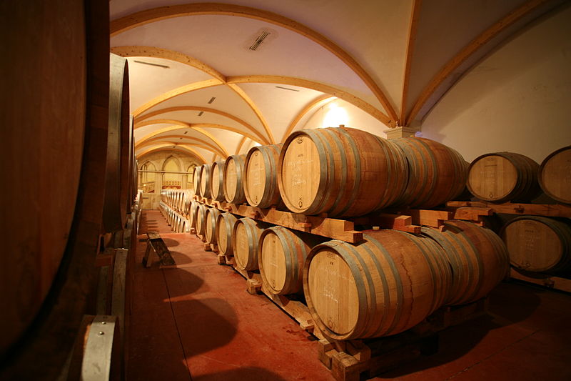 File:Stockage tonneaux de vin by JM Rosier.JPG