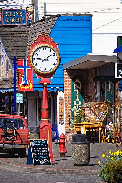 File:Street clock in Poulsbo, WA.jpg