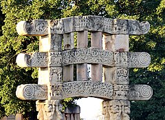 Stupa 3 architravi posteriori.jpg