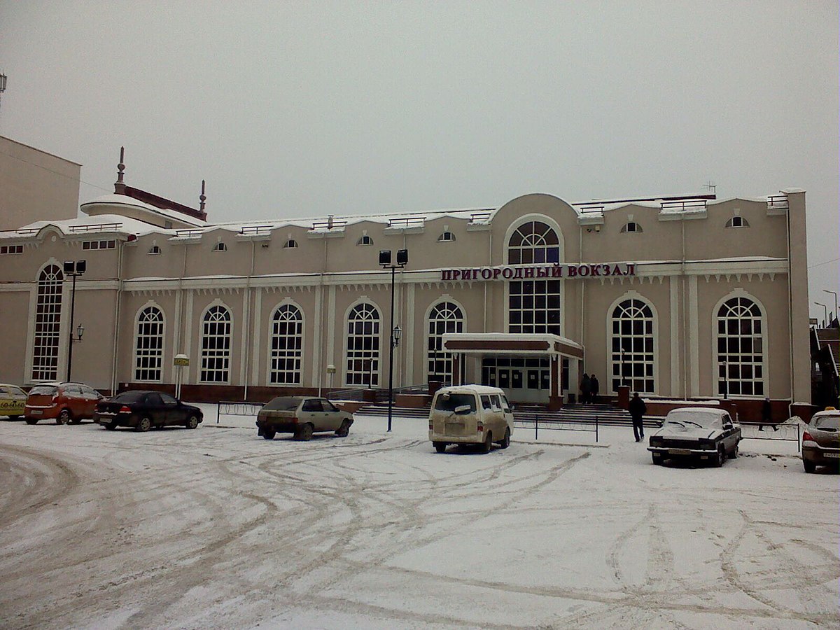 Suburban station. Пригородный вокзал Ижевск. Фото пригородного вокзала Ижевск. Ижевский вокзал 2000 ых. Все вокзалы в Ижевске.