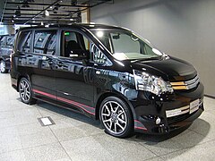 Toyota noah. Тойота Ноах GS. Toyota Voxy GS. Toyota Noah r18.