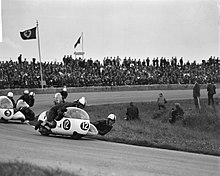 1963 Grand Prix motorcycle racing season TT te Assen De zijspan klasse Nummer 12 Wakefield met Hilton (Engeland), Bestanddeelnr 915-3153.jpg