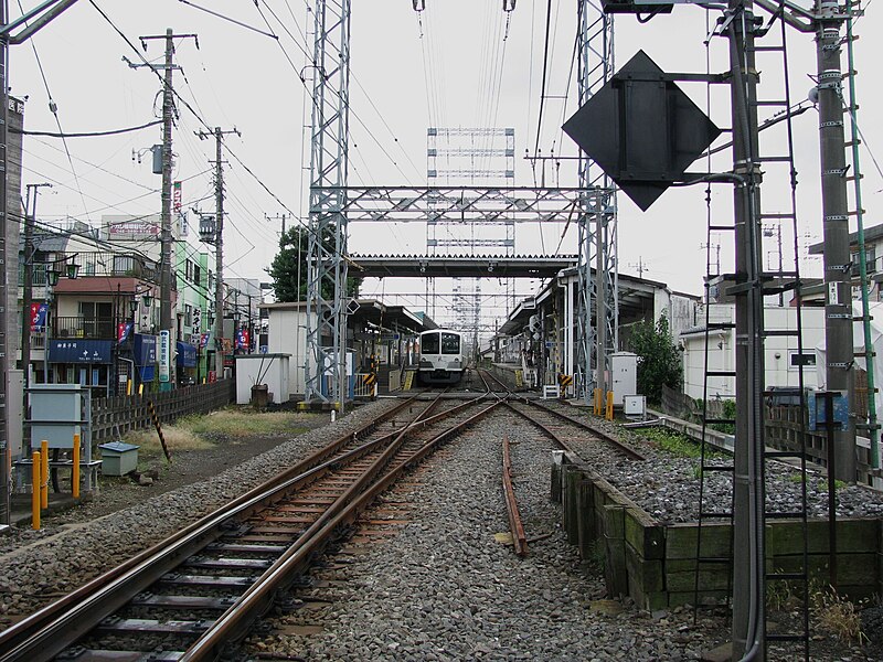 File:Tama Station -01.jpg