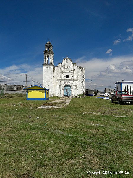 File:Templo de San Francisco Tepeolulco desde lejos.jpg