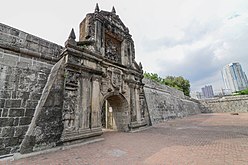The Gate of Fort Santiago (17107690389).jpg
