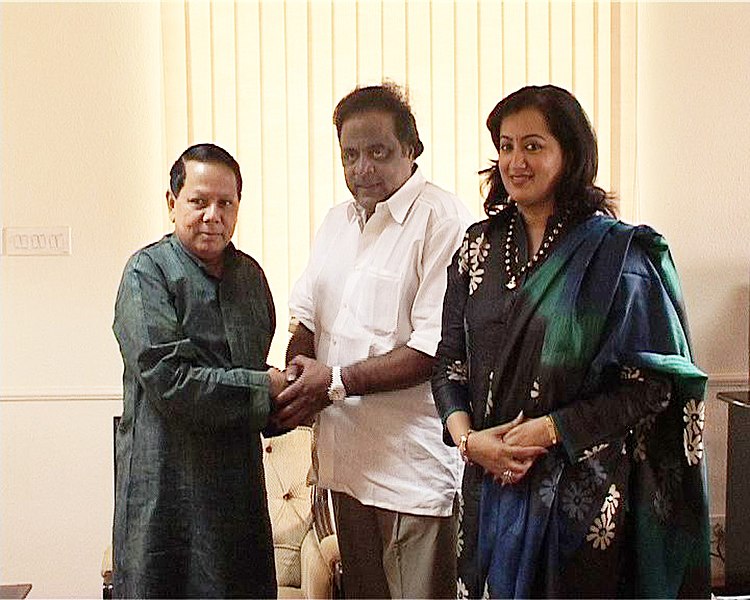 File:The Minister of State for Information & Broadcasting Shri M. H. Ambareesh and his wife Smt. Sumalatha calls on the Union Minister for Information & Broadcasting and Parliamentary Affairs, Shri Priyaranjan Dasmunsi.jpg