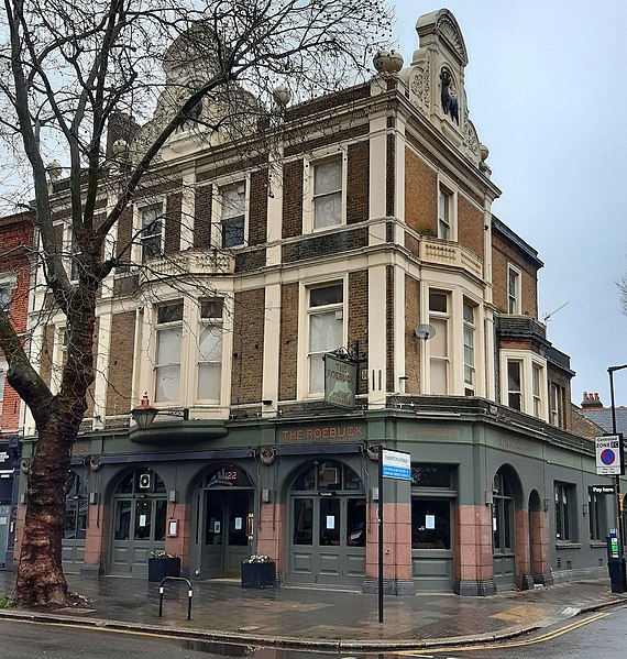 File:The Roebuck, Chiswick High Road.jpg