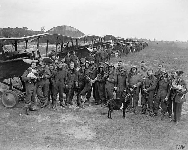 The officers of No. 85 Squadron, including Major Mannock, in front of their S.E.5a scouts at Saint-Omer aerodrome.