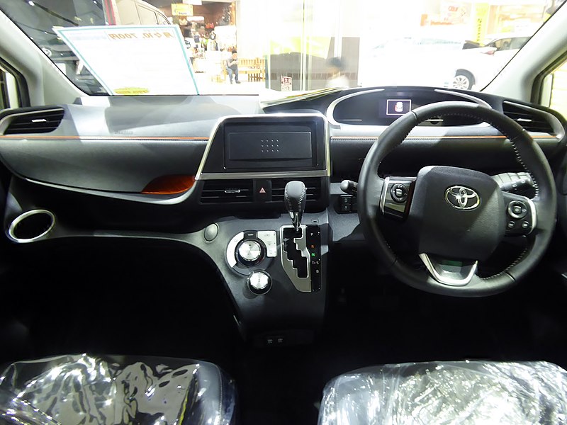 File:The interior of Toyota SIENTA G Cuero (DBA-NSP170G-MWXUB).jpg