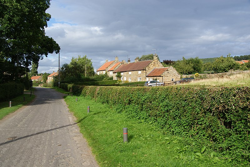 File:The southern end of Thimbleby - geograph.org.uk - 3652041.jpg