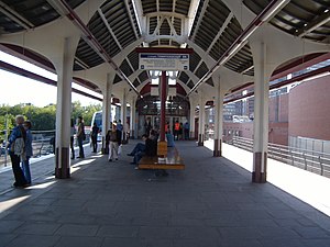 季米里亞澤夫站的島式月台
