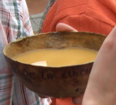 Chicha, an alcoholic beverage made from maize and sugar Totuma con chicha.png